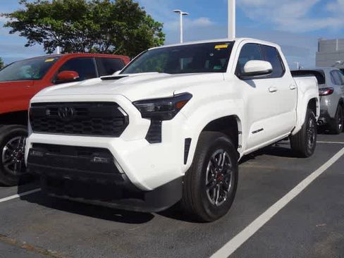Used 2025 Toyota Tacoma TRD Sport w/ TRD Sport Upgrade Package AWD/4WD image 1