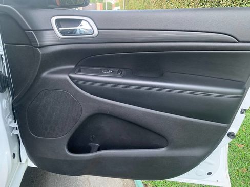 Used 2021 Jeep Grand Cherokee Laredo X image 26