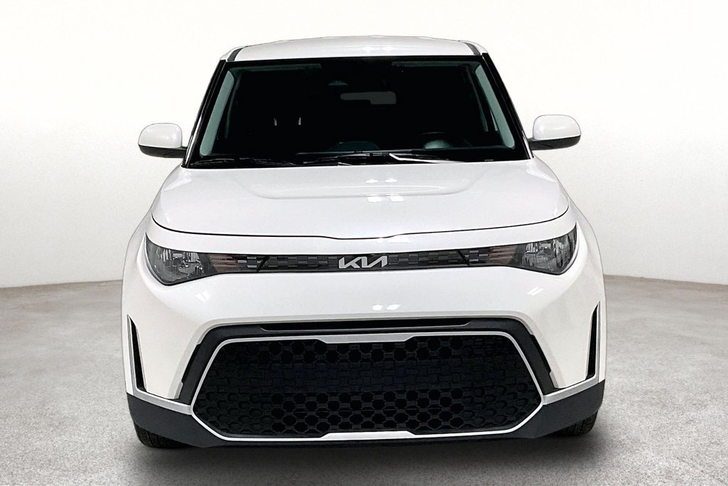Used 2025 Kia Soul LX w/ LX Technology Package FWD image 4