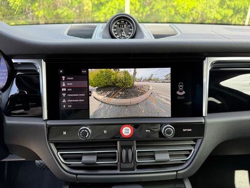 New 2026 Porsche Macan image 12