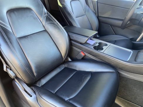 Used 2021 Tesla Model Y Long Range image 8