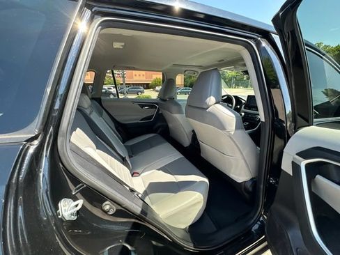 Used 2021 Toyota RAV4 XLE Premium FWD image 17