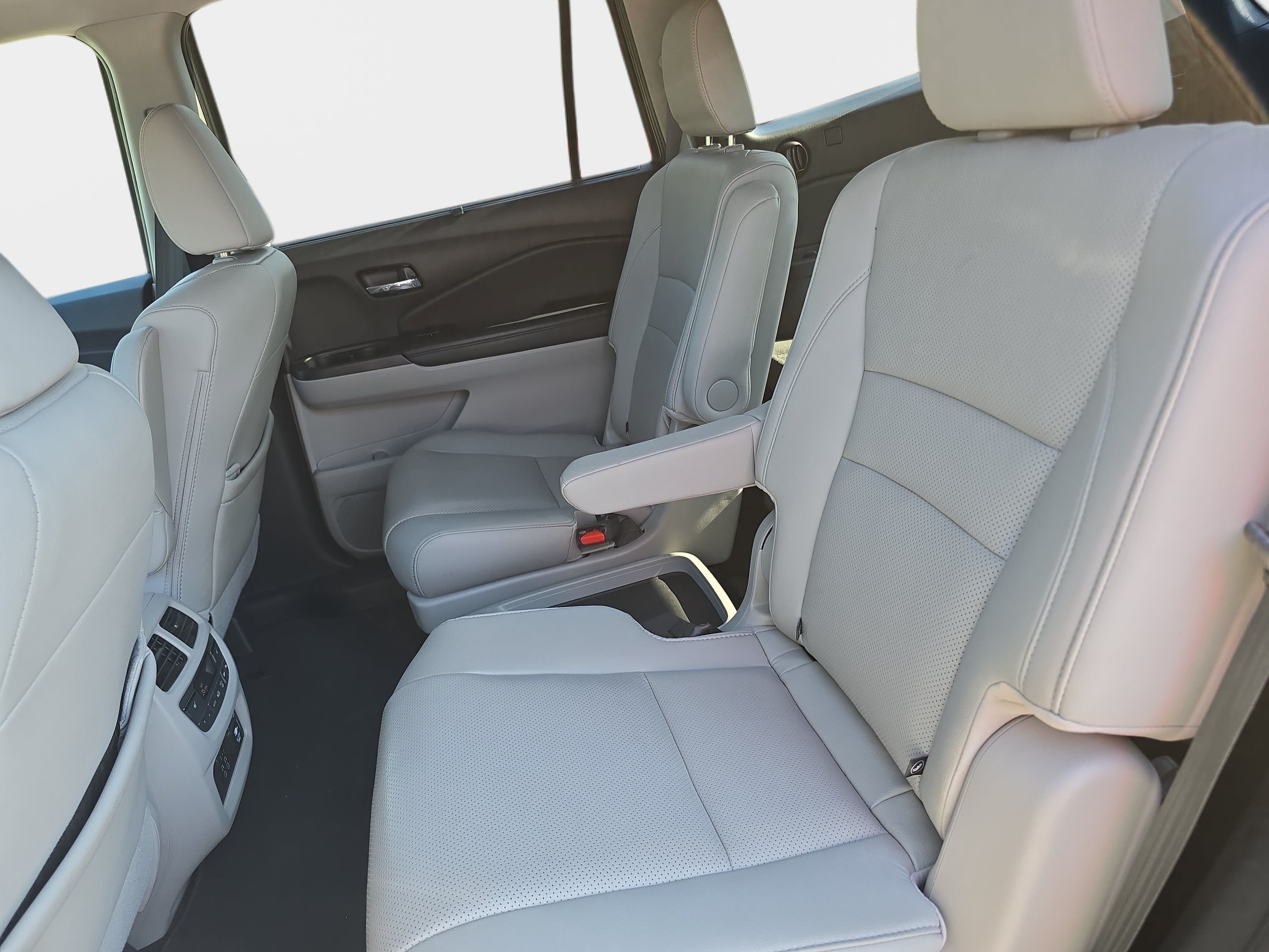 Used 2020 Honda Pilot Elite image 15