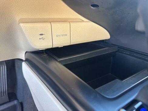 Used 2018 Toyota Camry L image 20