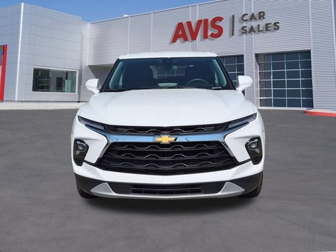 Used 2025 Chevrolet Blazer LT FWD image 2