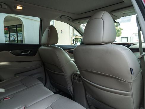 Used 2015 Nissan Rogue SL w/ SL Premium Package FWD image 25