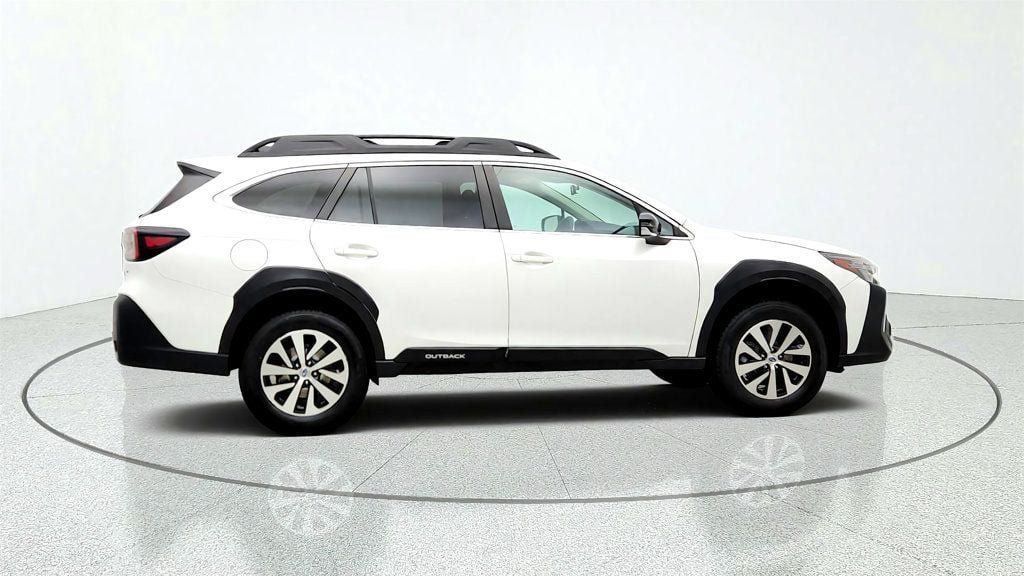 Used 2023 Subaru Outback Premium AWD/4WD image 4