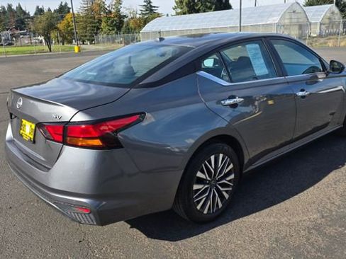 Used 2024 Nissan Altima 2.5 SV image 4