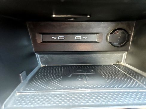 Used 2024 Volkswagen Taos SE image 24