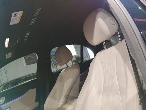Used 2017 Mercedes-Benz E 300 4MATIC image 18