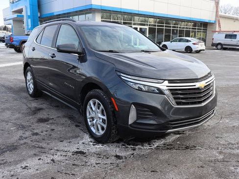 Used 2022 Chevrolet Equinox LT image 2