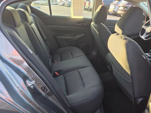Used 2025 Nissan Altima 2.5 SV FWD image 15