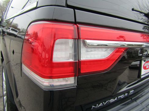 Used 2016 Lincoln Navigator L Select image 10