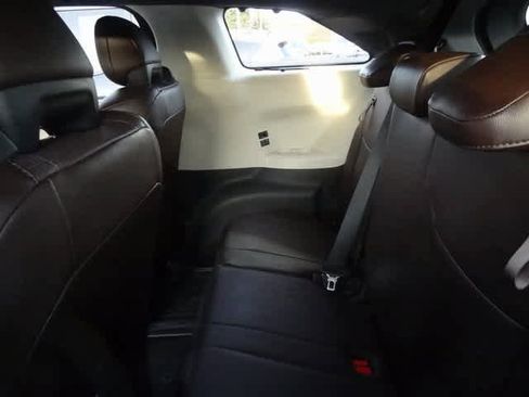 Used 2023 Toyota Sienna Platinum image 9