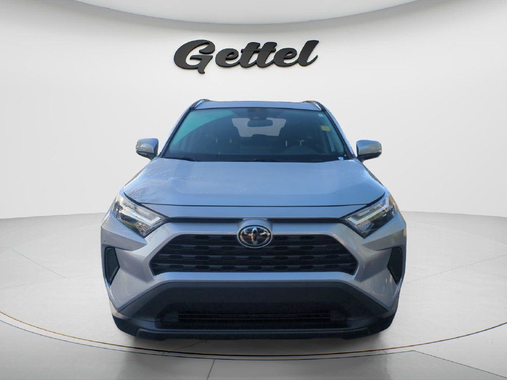 Used 2024 Toyota RAV4 XLE w/ Convenience Package FWD image 2