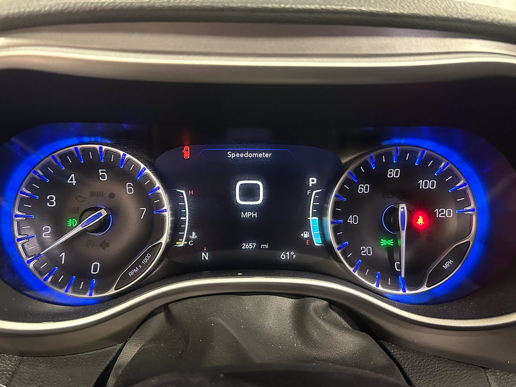 Used 2025 Chrysler Pacifica Select FWD image 26