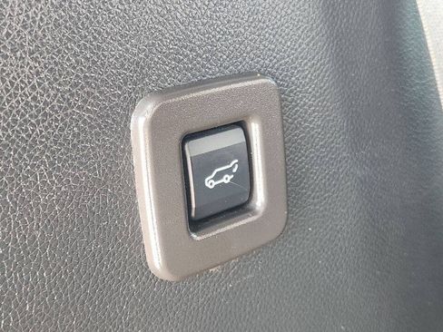 Used 2013 Lincoln Navigator 4WD image 25