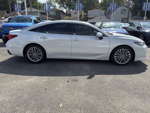 Used 2019 Toyota Avalon Limited w/ Advanced Safety Package image 8