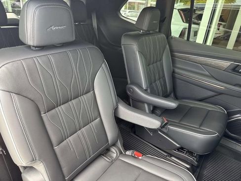 Used 2026 Buick Enclave Avenir w/ Super Cruise Package AWD/4WD image 27