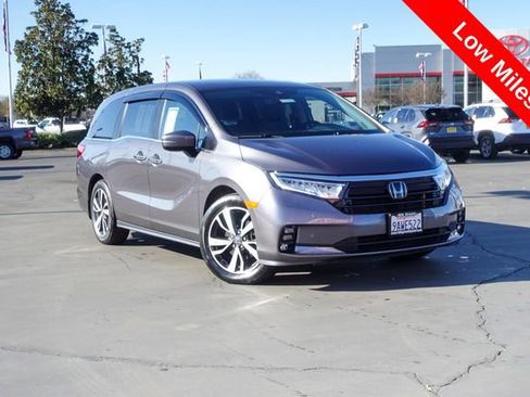 Used 2022 Honda Odyssey Touring image 2