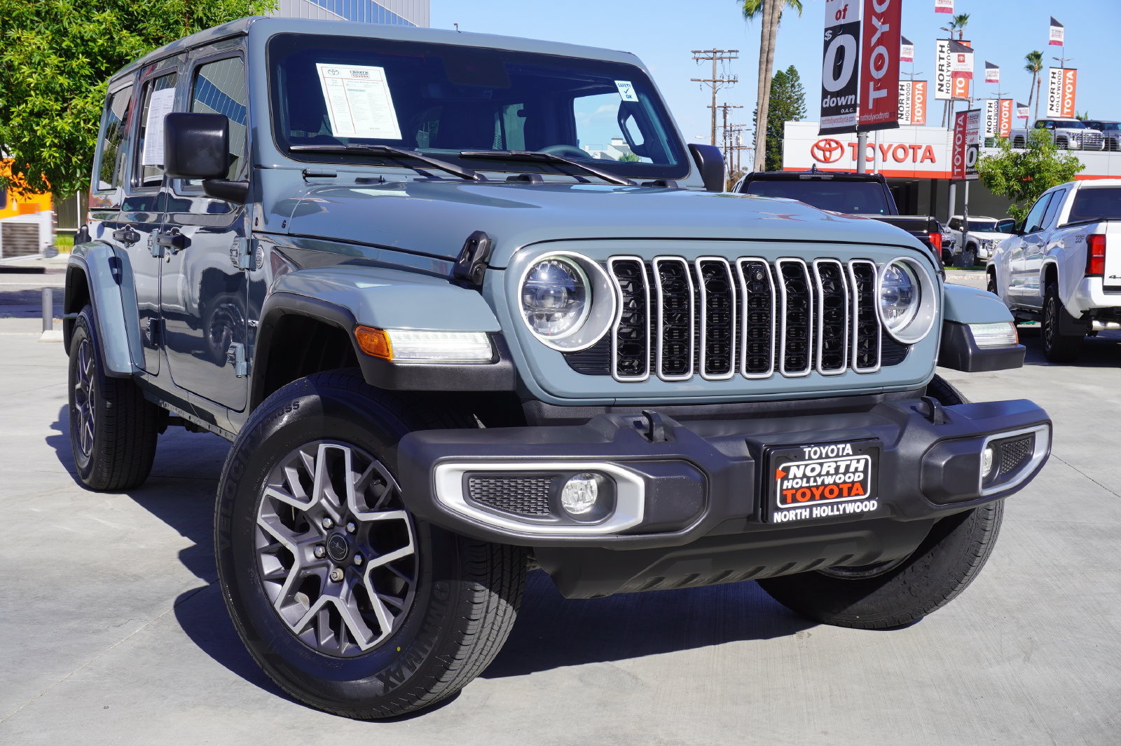 Used 2024 Jeep Wrangler Unlimited Sahara w/ Technology Group AWD/4WD image 2