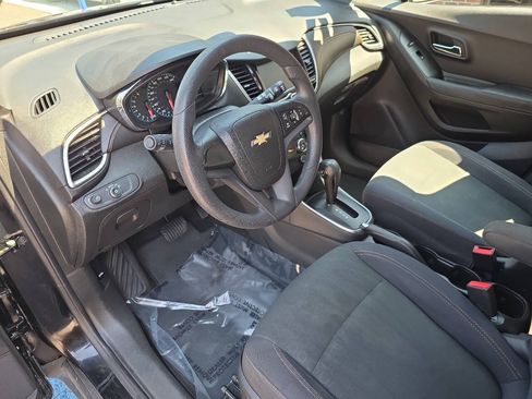 Used 2017 Chevrolet Trax LS FWD image 10