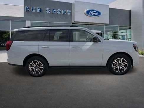 Used 2025 Ford Expedition Active image 3