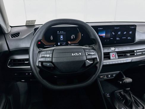 Used 2025 Kia K4 FWD image 18