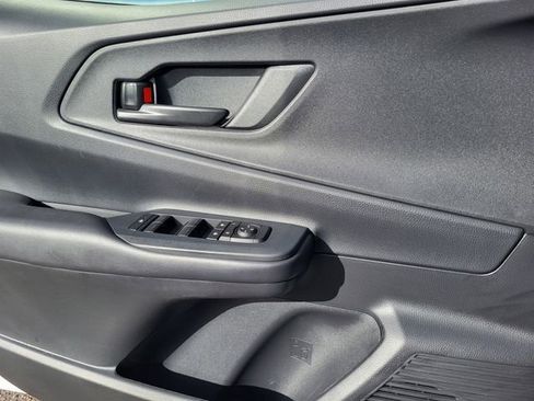 Used 2024 Toyota Prius Prime SE image 18