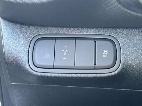 Used 2024 Hyundai Venue SEL FWD image 19