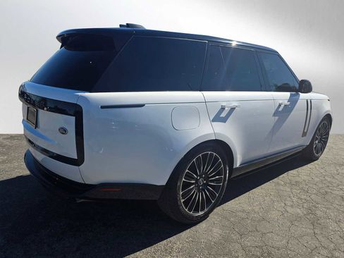 Certified 2023 Land Rover Range Rover SE image 3