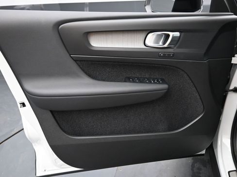 New 2025 Volvo XC40 B5 Plus w/ Protection Package Premier image 22