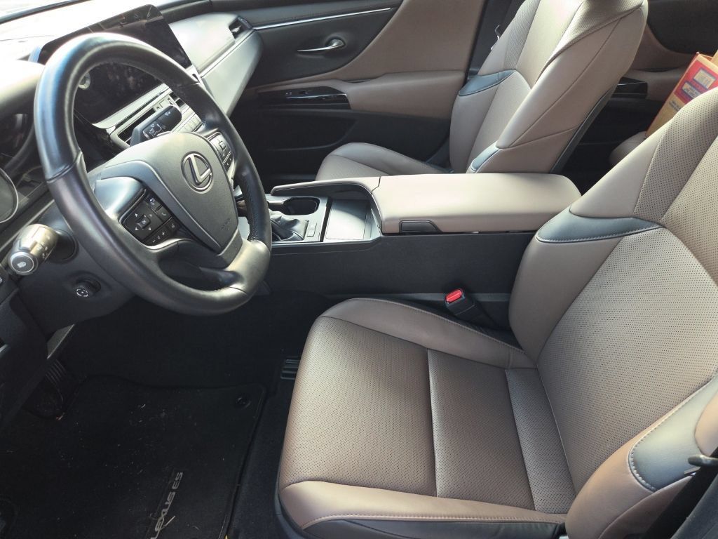 Used 2025 Lexus ES 300h w/ Premium Package FWD image 5