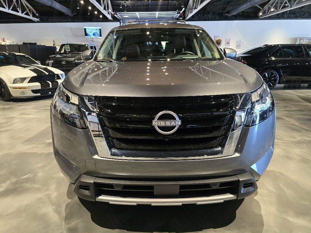Used 2025 Nissan Pathfinder Platinum w/ Cargo Package AWD/4WD image 8