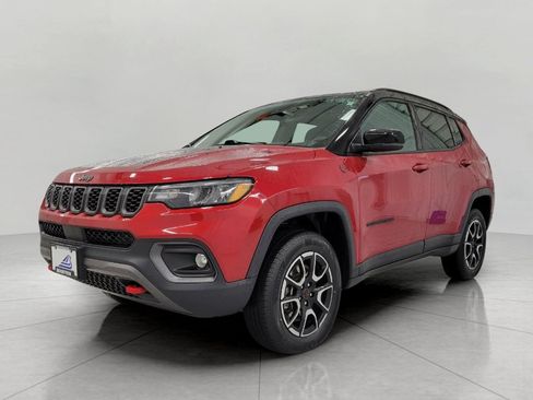 Used 2025 Jeep Compass Trailhawk AWD/4WD image 39