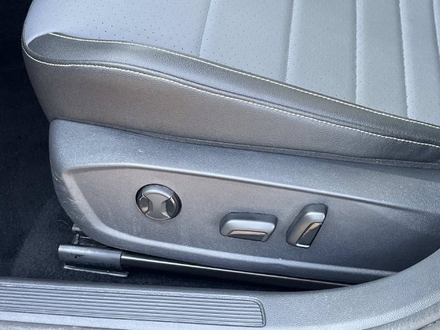 Used 2025 Volkswagen Jetta SE FWD image 27