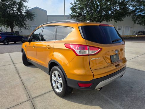 Used 2016 Ford Escape SE w/ Equipment Group 201A FWD image 2