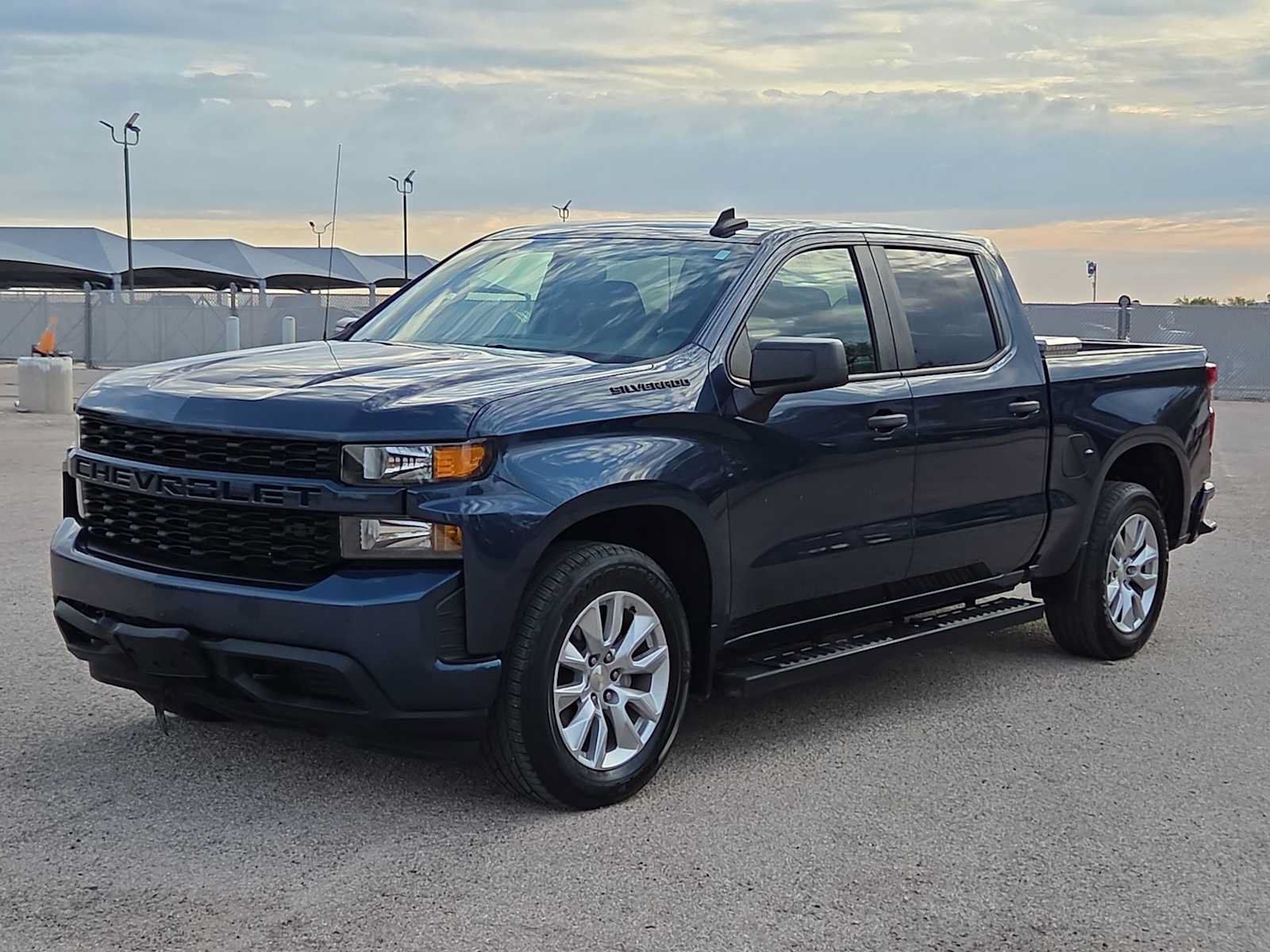 Used 2020 Chevrolet Silverado 1500 Custom w/ Custom Value Package RWD image 4