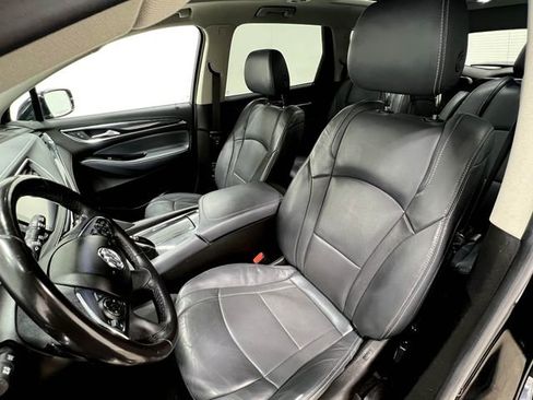 Used 2018 Buick Enclave Essence image 13