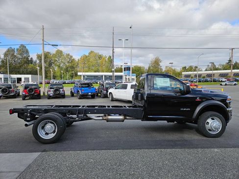 New 2025 RAM 5500 4x4 Regular Cab image 6