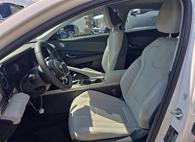 Used 2025 Hyundai Elantra Limited FWD image 8