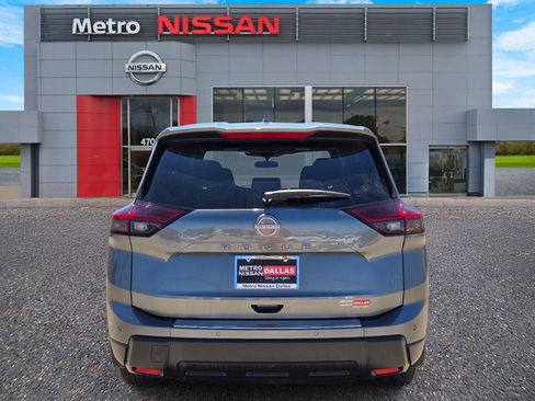 Certified 2025 Nissan Rogue SV FWD image 5