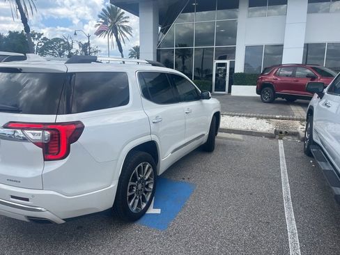 Used 2022 GMC Acadia Denali w/ Denali Ultimate Package AWD/4WD image 4