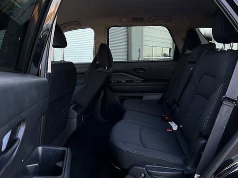 Used 2024 Nissan Pathfinder SV image 12