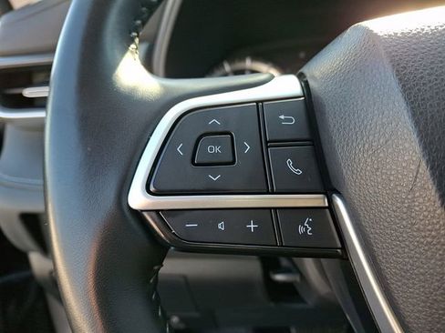 Used 2024 Toyota Highlander LE FWD image 24