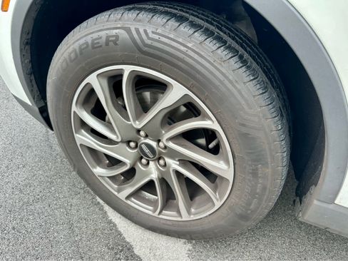 Used 2021 Lincoln Corsair AWD w/ Equipment Group 101A image 9