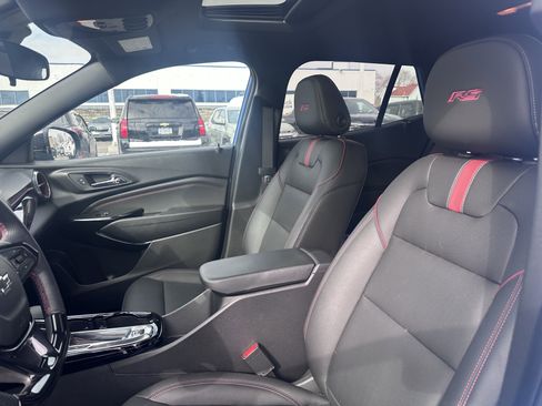 Used 2024 Chevrolet Trax RS w/ Sunroof Package image 11