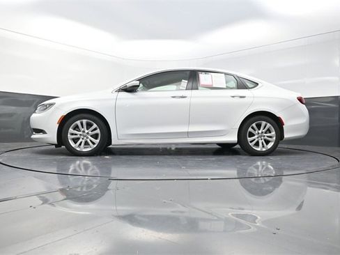 Used 2016 Chrysler 200 Limited image 30