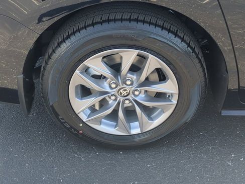 New 2025 Toyota Sienna XLE image 7