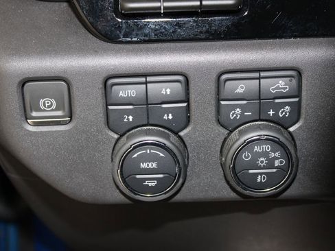 Used 2024 Chevrolet Silverado 1500 ZR2 w/ Technology Package image 30